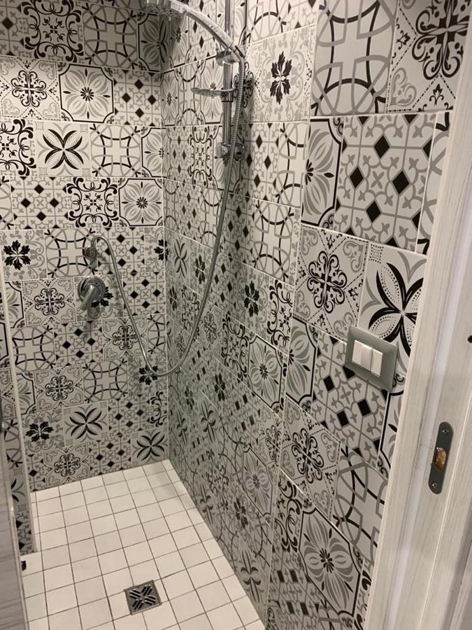 Viky House Chiaia Apartment Наполи Екстериор снимка