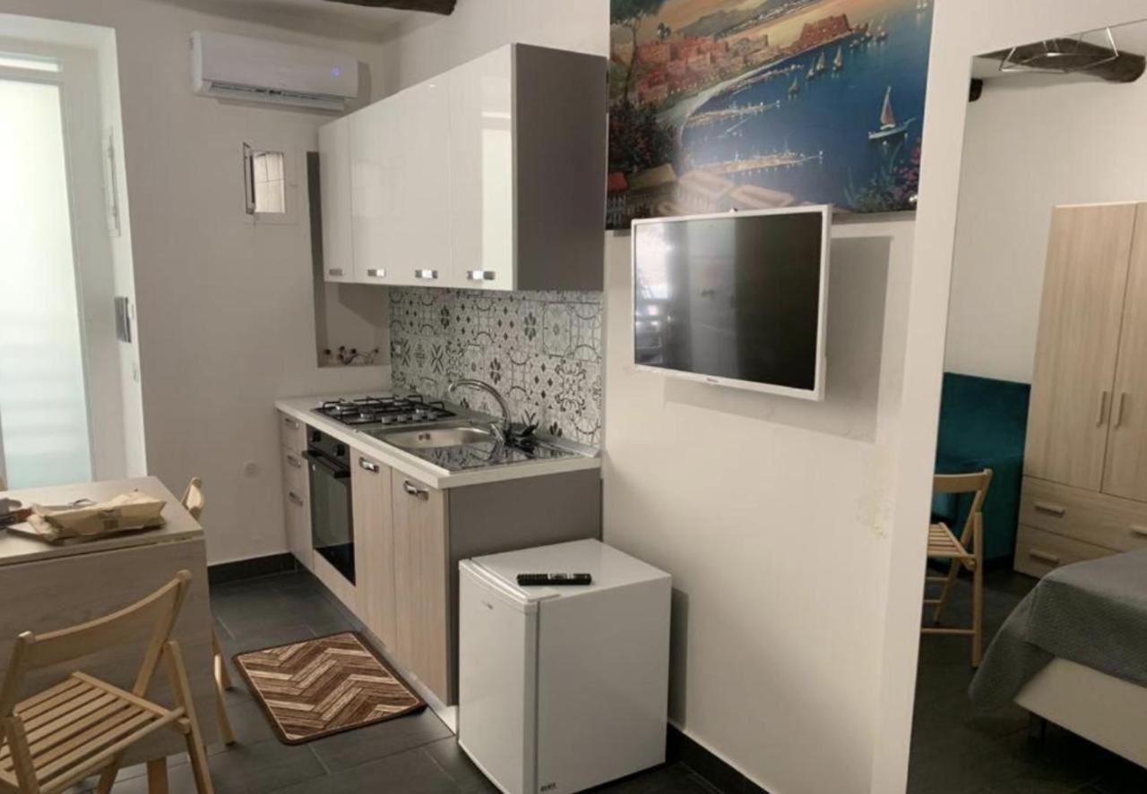 Viky House Chiaia Apartment Наполи Екстериор снимка