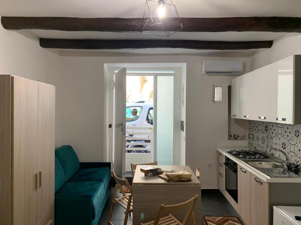 Viky House Chiaia Apartment Наполи Екстериор снимка