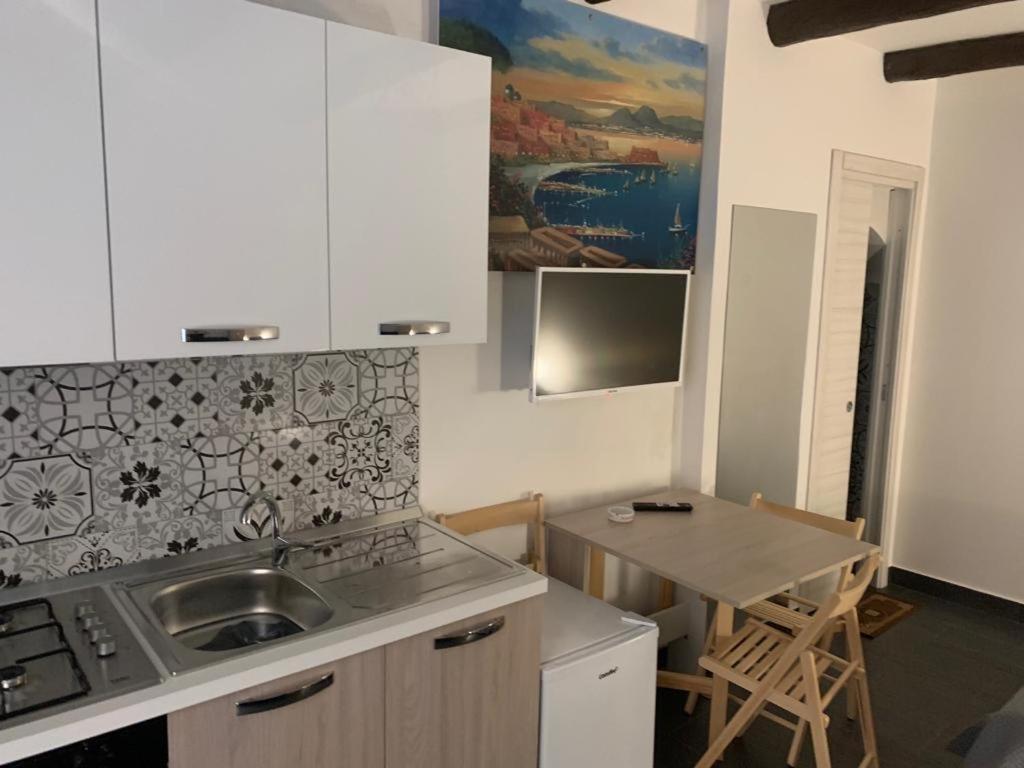 Viky House Chiaia Apartment Наполи Екстериор снимка