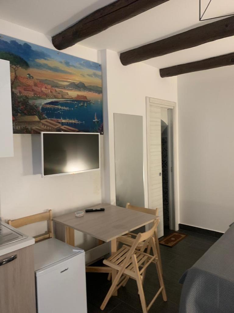 Viky House Chiaia Apartment Наполи Екстериор снимка